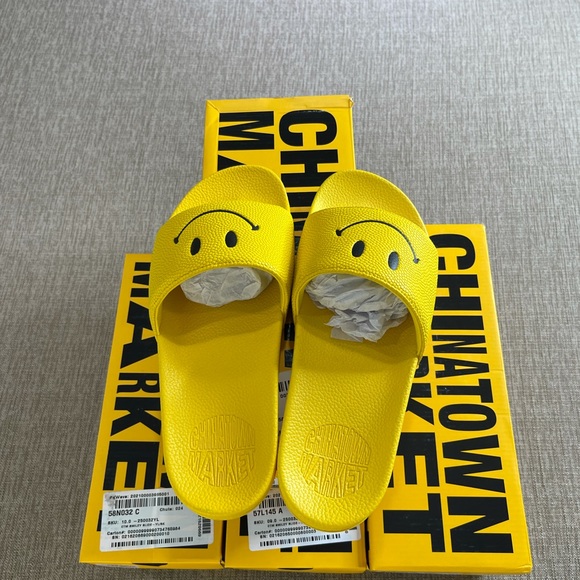 Chinatown Market Smiley BBall Slides - Picture 6 of 10